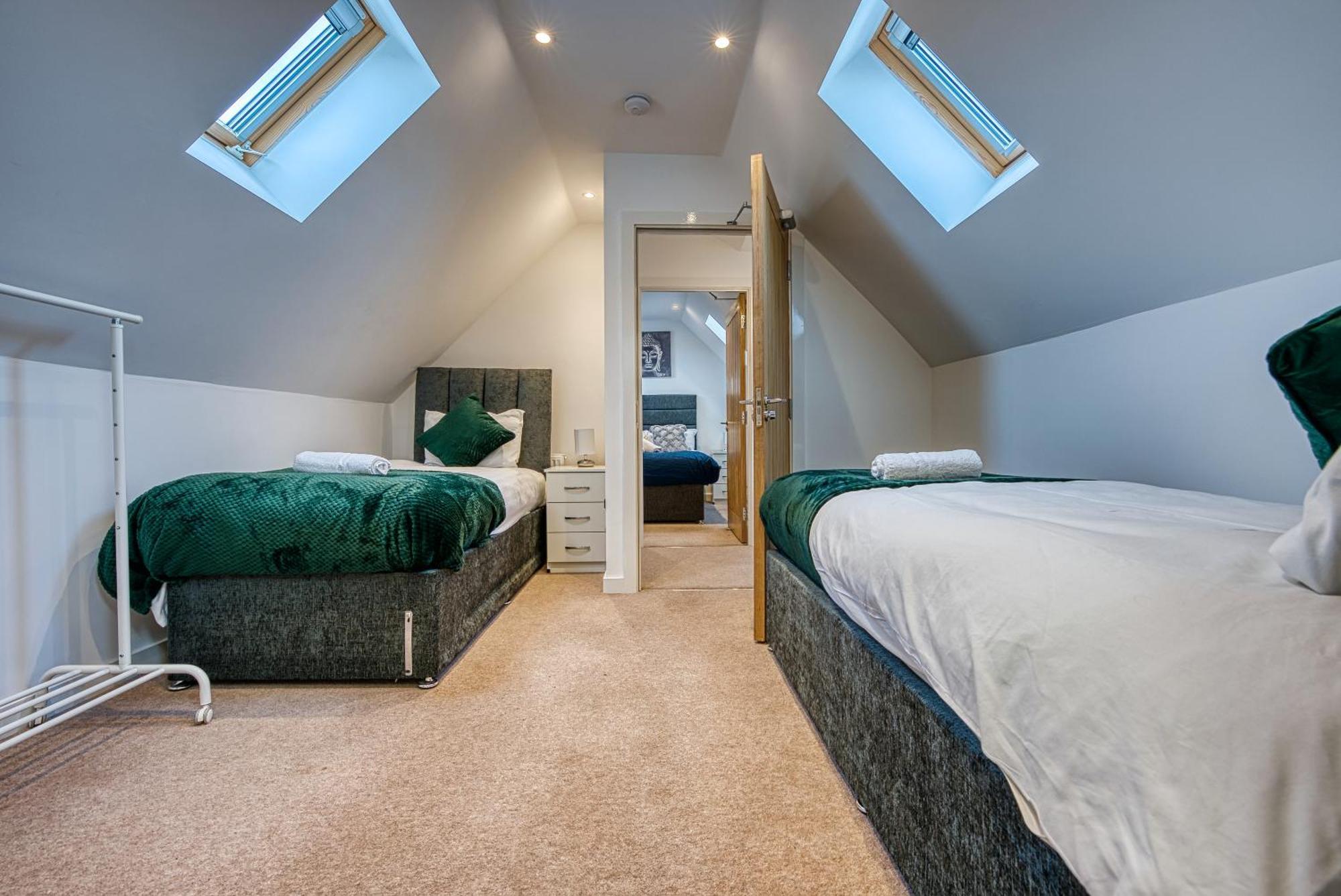 Casa de Férias Large 5 Bed House Near Nec, Bhx Airport, Hs2, Private Parking *